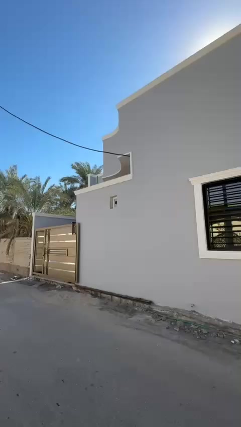 بيت للبيع طابو زراعي عراقي أصولي المساحه 150 متر يحتوي البيت على قرف عدد 2 واستقبال وصاله ومطبخ وصحيات علمن البيت فارق تكاتب واستلم مفتاح العنوان البصره ابو الخصيب ابو كوصره قرب مدرسة تدمر السعر 85 مليون وبي مجال الاستفسار انتصل على الرقم *********** بي واتساب
