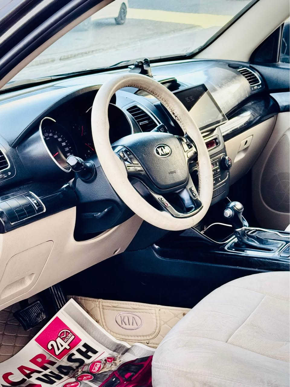 سلام عليكم 
kia sorinto V6 شكل جديد 
فول فول موصفات 
لون اسود 
رقم اربيل دولي 
محرك ٦ بشرط 
كير ٦ نمر 
بانوراما 
بصمة 
مرايا شفت
لايت زينون
٣ مقاعد 
تبريد مركزي
برده بيلادي
كشن (جلد ، كهربائي)
شكل جديد بكلايت شمعه 
تحكم ستيرن 
٥ ويل كروم 

تاخم صدر خلفي كله جديد 
سنوي رقم جديد شرط تحويل ثاني يوم 
گير محرك شرط لا صوت لا بخار 

بدون صبغ فقط مكانين تعديل بارد شبر 
مكان سيارة كركوك داخل مدينة 
سعر ١٤٢ بها مجال
*********** رقم موبايل كركوك, العراق

