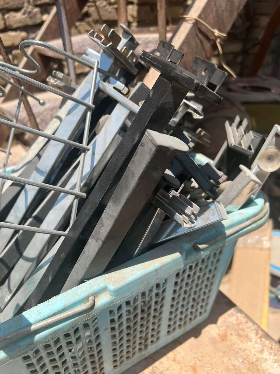 غراض مستعمله للبيع شلعه وحده بسعر جدا مناسب كلش نظيفات
رف ٢٤٠*٣٠ العدد 20 قطعه
سجج عدد 16 مترين واربعين 
حمالات اسود وسلفر اكثر من 200 قطعه
رف وسطي خشب تفصال 180*100 عدد 7
بالاضافه الى رف حديد تركي جداري ارتفاع ٢٤٠ متر مع الجوكات مالته ٣٠ سم 
للاستفسار *********** 
العنوان الامين الثانيه
