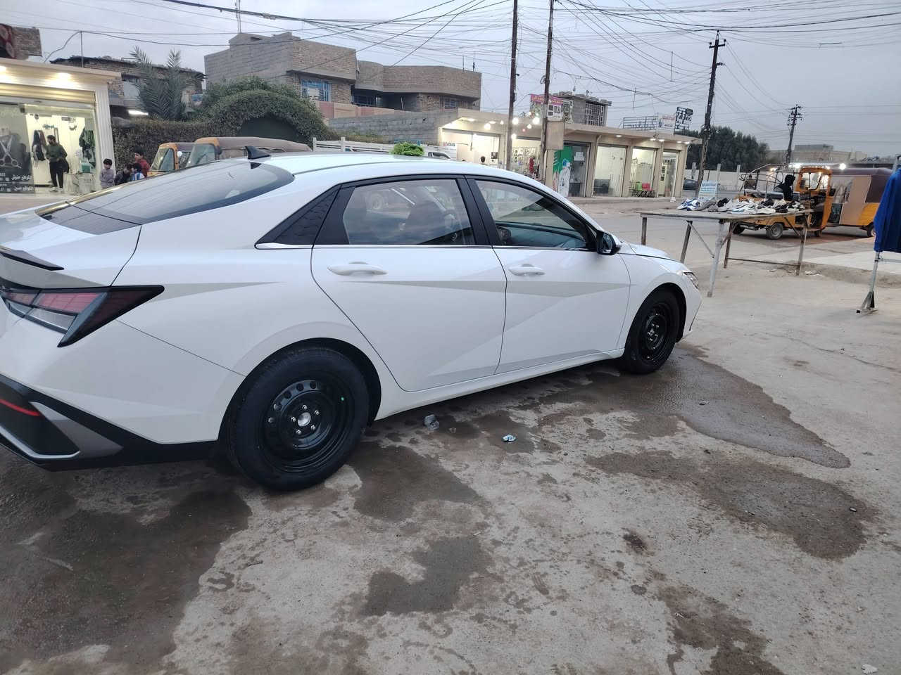 سلام عليكم النترا موديل 24 تجميع رقم اربيل بأسمي سياره جديده ماشيه 25 الف فقط مواصفات فول واحد على واحد بصمه وفتحه مري شفط تبريد قطعتين بانزين عادي ادير مو محسن وخير من الله وهواي مواصفات بيهه سياره مكفوله ماعدى بارد كد شبر بلبنيد والباقي كفاله عامه وجديده حتى تخم تاير ووياله جدد بيهه مكان السياره بغداد للاستفسار الاتصال على الرقم *********** السعر 142  وبيهه مجال
