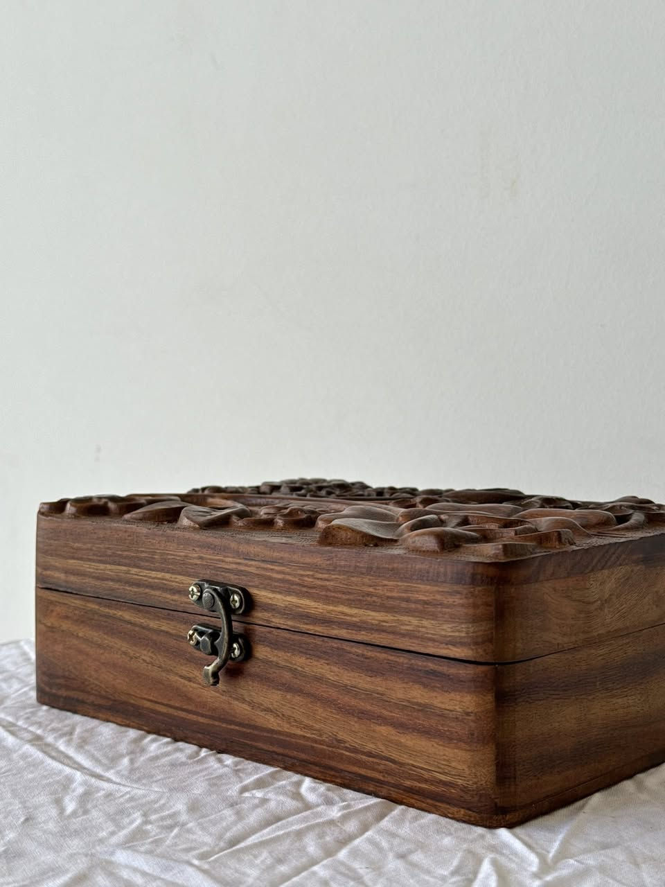 الصندقچة الخشبية عمل وحفر يدوي خشب طبيعي بالكامل
البيع كل الكمية القطعه ٢٥ الف الكمية ٢٥ قطعة 
معدل الطول ٢٢ سم والعرض ١٥ سم
واكو قياسات اكبر


**إذا كنت صاحب هذا الإعلان وتريد حذفه لأي سبب، رجاءا أرسل رسالة إلى الدعم الفني**