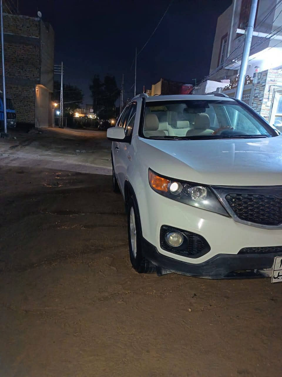 سلام عليكم سورنتو للبيع مديل2011خليجي سياره مكفوله عده شي قليل سياره  تبريد 3 قطع 7 راكب مكينة 2400سياره جديده  مكان سياره النجف رقم موبايل (***********)
