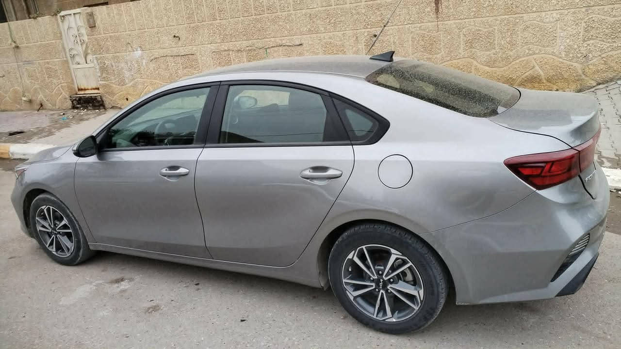 السلام وعليكم اخوان #للبيع فورتي موديل 23 نص مواصفات ماشيه 75 الف كيلو قابل للزيادة حادثه جانبي صفحه صدر بيبان ثنين مبدلات رقم بغداد ب اسمي # سعرهـه 145 وبيها مجال للاستفسار خاص او ع رقم ***********
