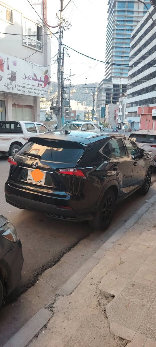 السلام عليكم 
من رخصة الامن

لكزس  NX موديل 2017 هايبرد محرك 2000 مواصفات وارد  خليجي فول رقم اربيل السيارة كلين بدون صبغ فقط بارد بكد شبر

*********** واتساب

