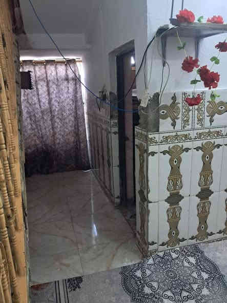 اسلام عليكم بيت للبيع يتكون من طارمه جبيره ومكان الاستقبال ماامبني وحمامات خارجيه وحمام داخلي مطبخ وصاله غرفتين نوم وصطح جبير ينبني بي طابق ثاني بيت زراعي المساحه ٢٢٥ وسند ٢٥ ابو جاسم قريب عله شارع ٦٠ الرقم ***********
