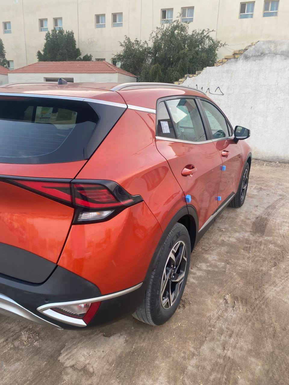 السلام عليكم اخوان مكلف بالنشر للبيع او مراوس حسب القناعه سبورتج 23 خليجي مكفوله عده بارد بالجاملق الامامي بسيط ماشيه 15 الف السياره جديده رقم ذي قار انكليزي سعره 225 وبيه مجال للاستفسار ***********
