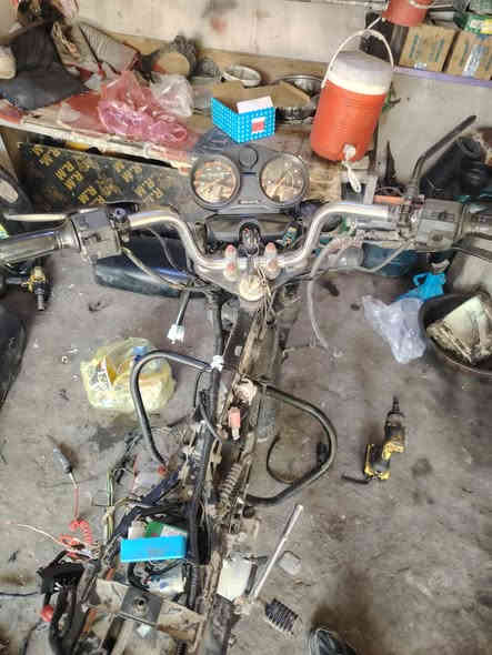 دراجة بوكسر للبيع
دراجة مابيها اي شي مكينة زينة مابيها اي شي مشكلتها بس بل كهربائيا دراجة مستخدمة ٥ اشهر فقط ظفيرة جديدة و ملف جديد و كتف شحن جديد و دشبول جديد  بس مجاي اعرف مشكلتها ابيع على هل حطة مكينة شغالة نكرة قبل لا تصير مشكلة كهبربائيات
العنوان حي البتول الولدايه
السعر 450 الف و بيها مجال لين مشكتها فقط كهربائيات اني ماعرف مكينة مابيها شي شغالة وما مفتوحة بس سببب البيع طار الواهس 
رقم مبايل 
***********
اغراضها موجودة كاملة
