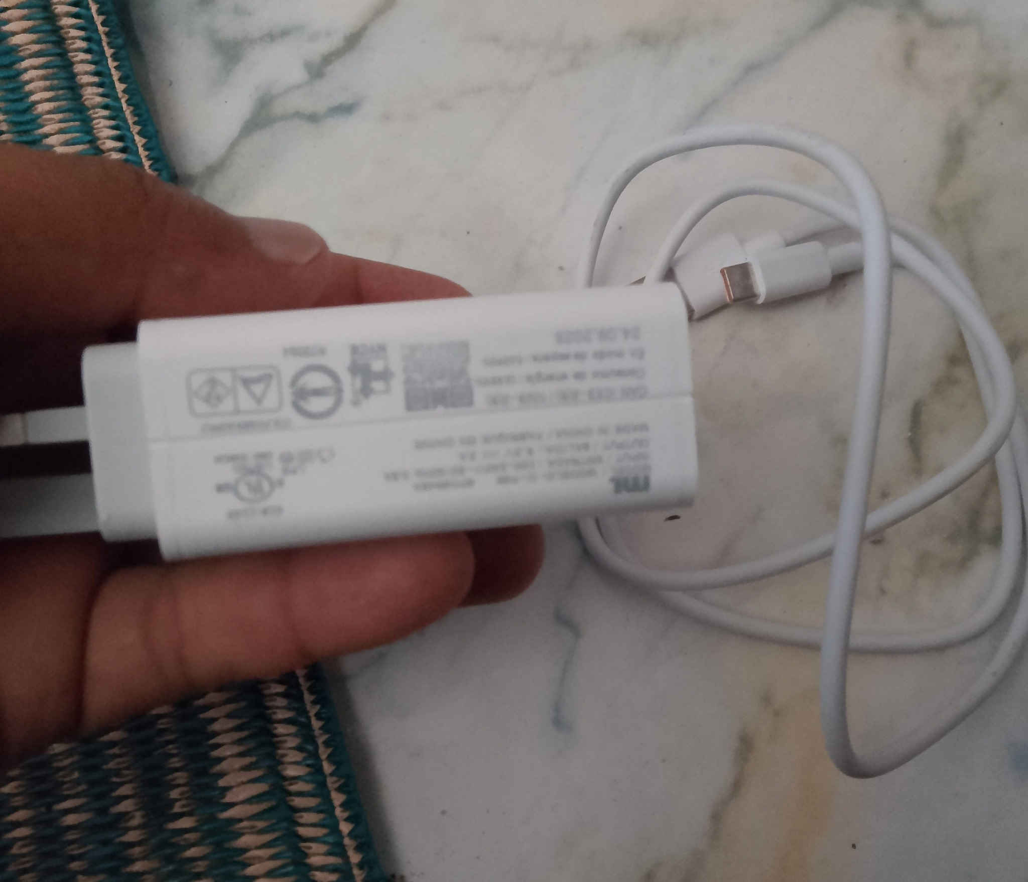 السلام عليكم شاحنه 120 واط جديد غير مستخدم سعر 10 عنوان بغداد ام الكبر***********
