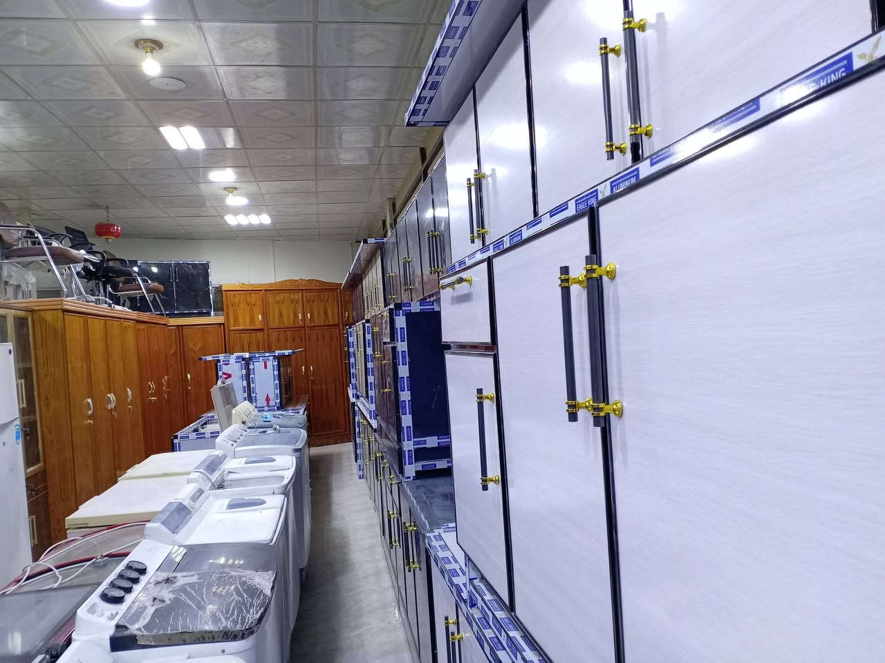 السلام عليكم كاونترات للبيع جمله لاصحاب المعارض ***********
