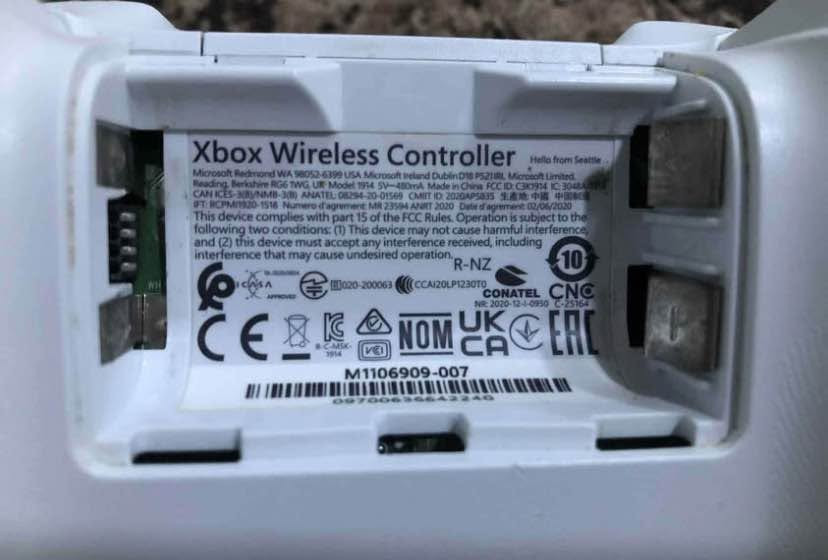 xbox series s 2023
نەکراوەیە دەسکو جیهازەکەش 
لۆک لۆکن وەک و بیلادی شەریکە 
بە هەمووی مانگێک ئیشی نەکردووە
گەیمپاسی یەک ساڵی لەگەڵە 
کارتۆن و وایەر هەمو شتێکی شەریکەی لەگەڵ ماوە 
نرخی ٤٥٠ هەزار قفلیەتی 
لە سلێمانیم گەیاندنم هەیە بۆ هەموو شوێنێک 
*********** السليمانية, العراق
