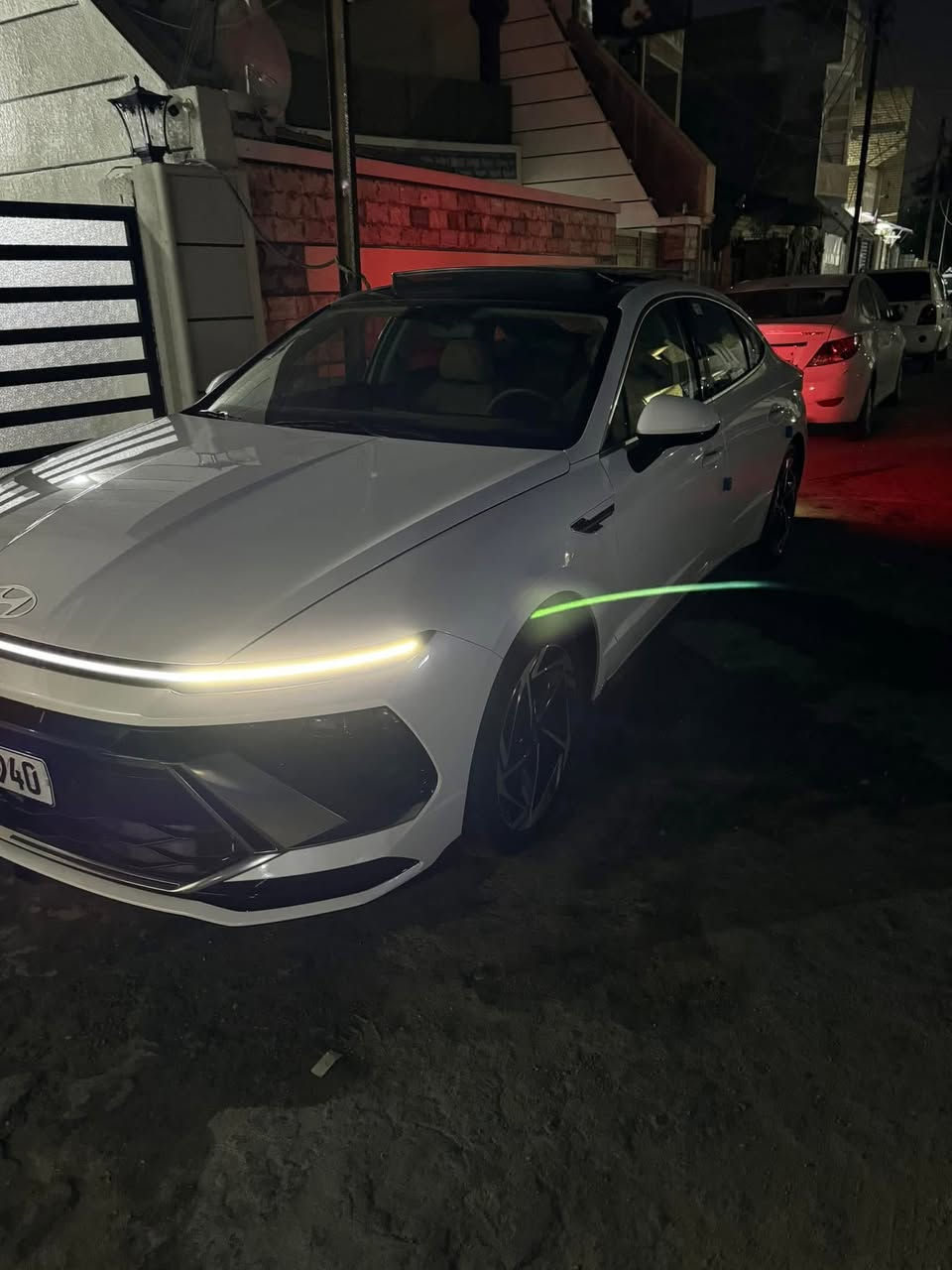 السلام عليكم عندي هاي سوناتا 2024 خليجي رقم بغداد حره  بأسمي سياره فول 1/1 كامل موصفات سياره صارت ماشيه 27 الف تبديل الدهن كله بل وكاله سياره كفاله عامه عده رصعه صارت بل باب الي ورا الصدر وسحبته bdr رصعه ع كد اصبع 
صورت الرصعه موجوده بل منشور 
السياره عارضه ب235 وبيه مجال للشراي سياره ع ايدي من شركه لليوم 
*********** بغداد الكرخ
