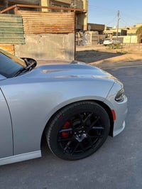 جارجر R/T موديل 2023 حادثها بدون دواخل  عليها اكزوز كورسا كشن كهرباء م...