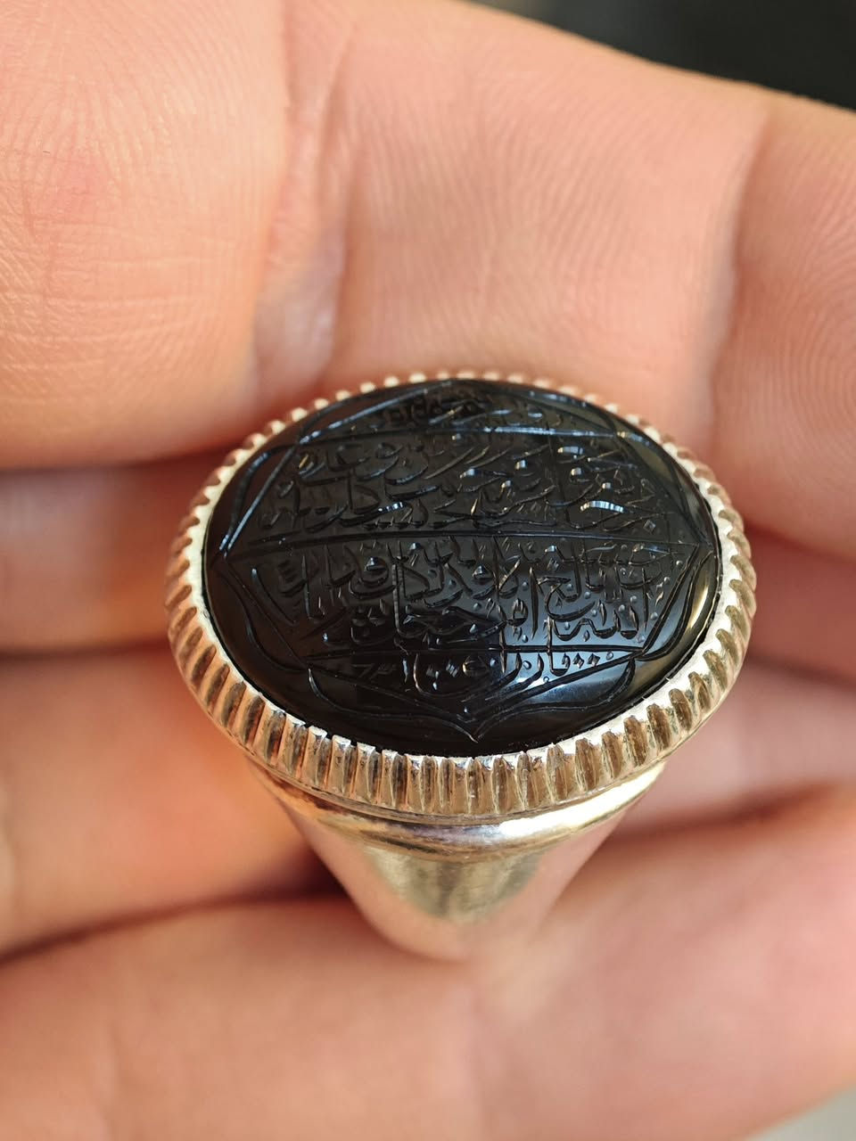 السلام عليكم محبس عقيق يماني  اسود خالص الحجر اصلي خالص كلش حلو مخطوط سورة الطلاق ايه الرزق ايه رقم(3,2)  والفضة عراقية ثقيلة 25 غرام رايدة ب 175 الف 
*********** 
عنواني بغداد الامين الثانية نواب الضباط قرب مركز سرطة الامين
