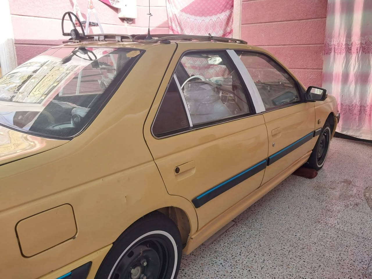 السلام عليكم بيجو باص موديل  13 مكينه وكير خير من الله رقم جديد بيها طخه بالجاملق الورا طخه قليله تجي وتشوف بعينك سياره كلش نضيفه مال بيت السعر 40 
العنوان ابو الخصيب محيله 
الرقم /***********
