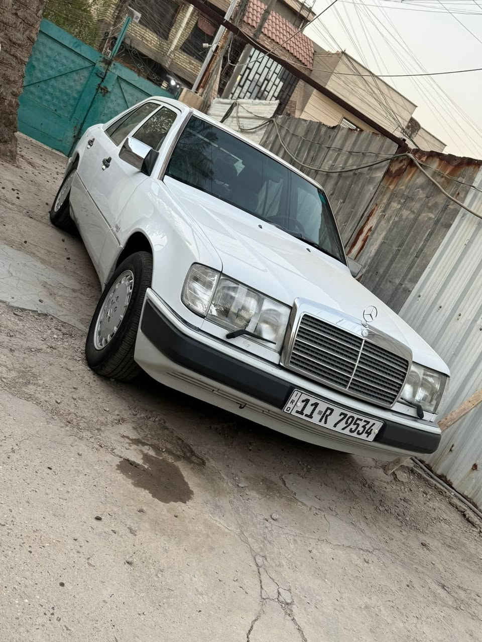 مارسدس دب 92
كير ومكينه بلادي عنكبوت 
التبريد شغال 
السياره حلوه قواعد الدبلات سليمه 
رقم انكليزي 
بااسمي تحويل ثاني يوم 
مكان السياره بغداد البنوك او حي اور 
السعر 75  
***********
