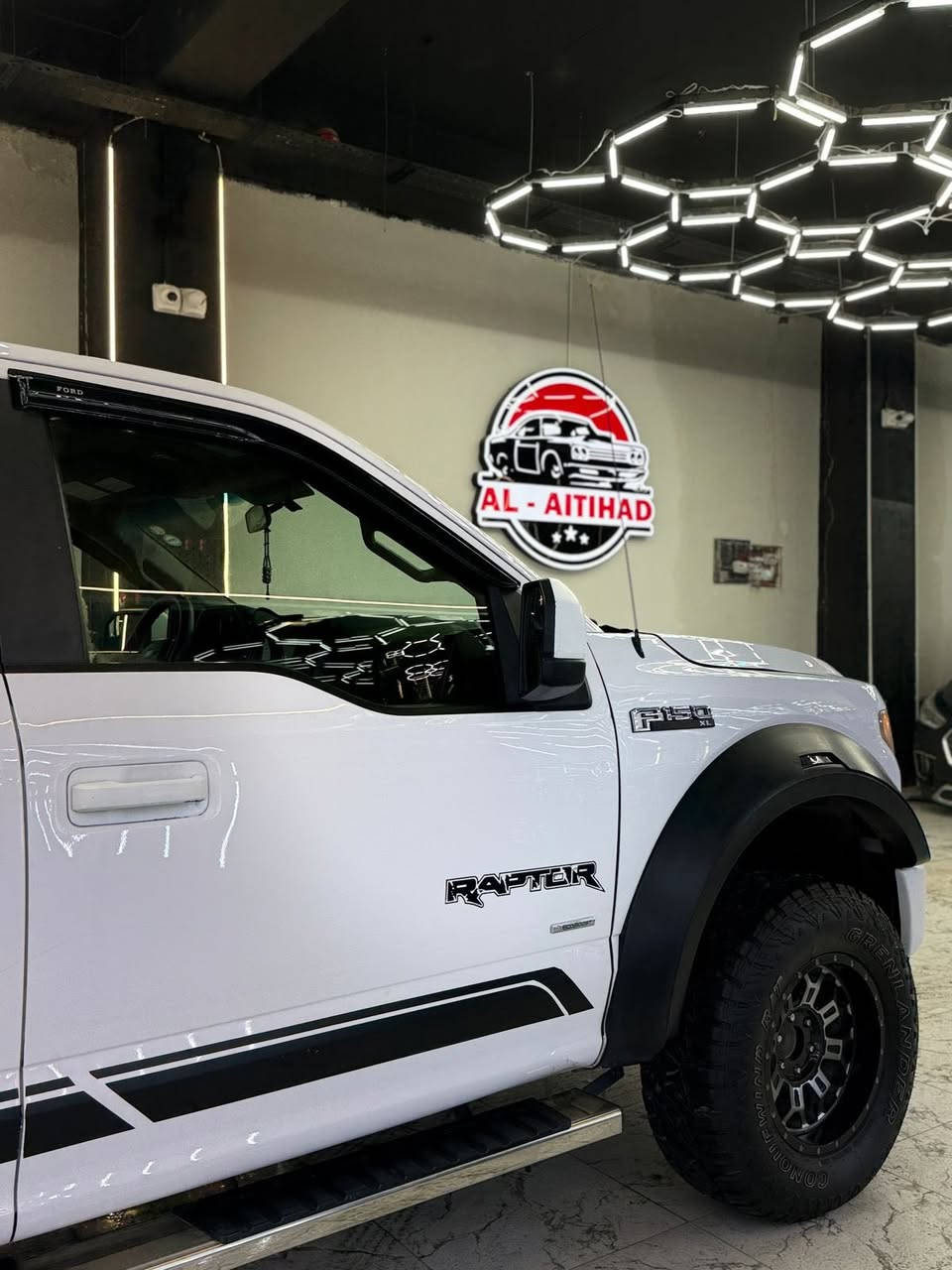 فورد f150 موديل 2017 
كير تعليك 10 نمر
فور ويل شاشه كامره 
بدي قصير باب طويل السياره رقم سليمانيه وبأسمي 
محرك 3500 تون تيربو ايكو بوست 
حادث جاملغ وبنيد 
المكان الغزاليه 
السعر 200  ورقه 
للاتصال ***********
واتساب ***********
