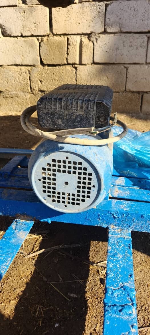 غربيل شلب + حنطه نضيف جدا ماطور سنگل جديد حصير عدد 2 على طوله تزگام العليا للشوائب الكبار والسفلى للدنان وغيره خشب جديد المكان نجف مشخاب للاستفسار ***********
