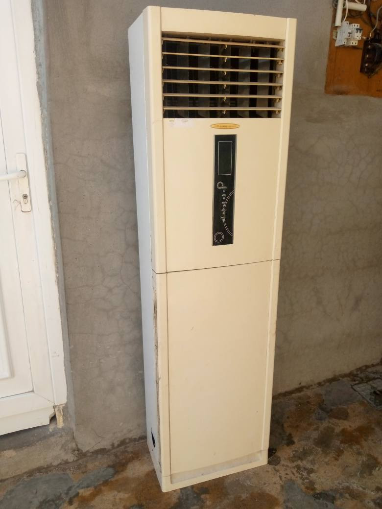 سبلت عمودي طنين وكنديشن إلجي شغالات شرط حيل جدد يرهم مراوس بعاطل ونشتري عاطل *********** كركوك, العراق
