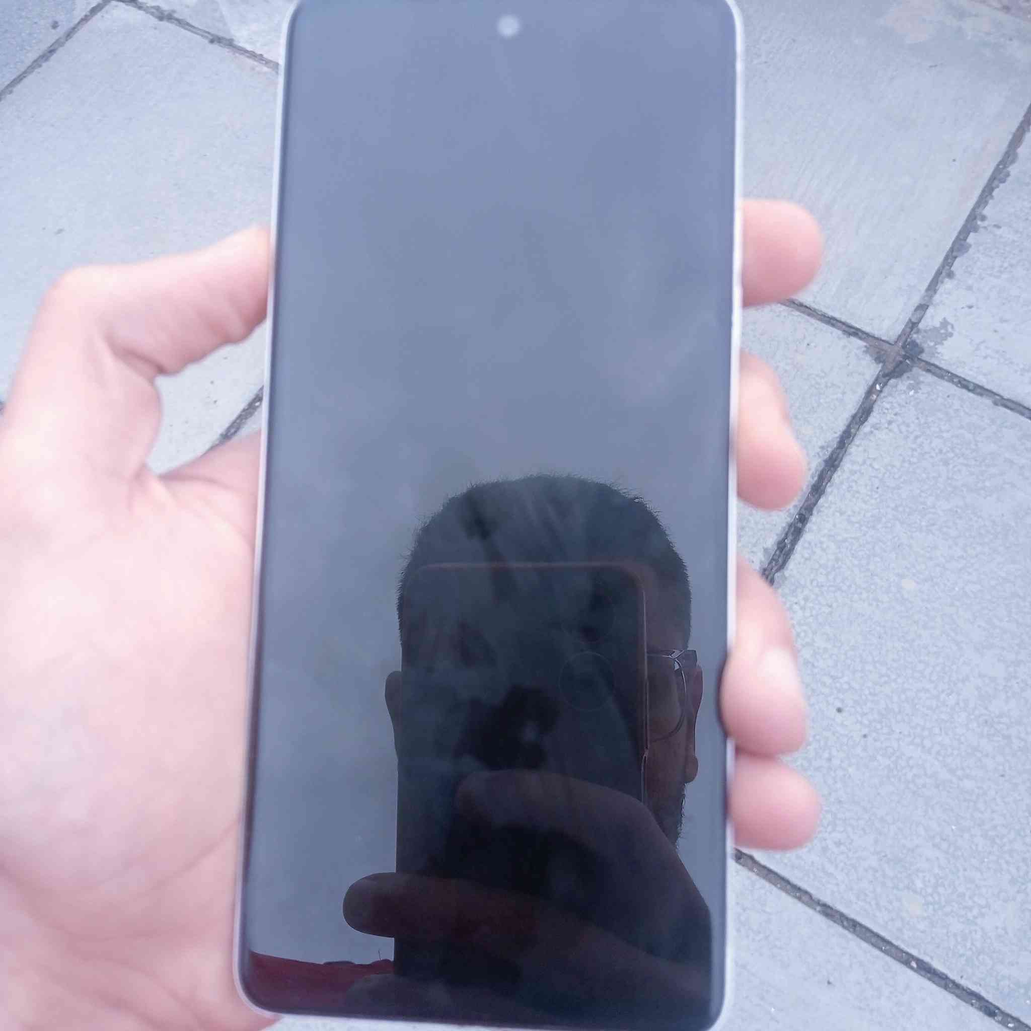 ان: تكنو سبارك 10 برو (256GB) نظافة 100% بسعر مناسب جداً
الوصف:
للبيع جهاز Tecno Spark 10 Pro، الجهاز أخو الجديد ونظيف جداً (نظافة 100%).
الذاكرة: 256 جيجابايت.
الرام: 16 جيجا (8+8 جيجا عشوائية).
الشاشة: سلاسة عالية 90 هرتز.
الكاميرا: 50 ميجابكسل تصوير ممتاز.
الحالة: الجهاز شغال طيارة وما بيه أي تعليق، البطارية ممتازة جداً.
ملاحظة للأمانة: البصمة فقط واقفة، وباقي الجهاز (كاميرات، شاشة، صوت، شحن، بصمة وجه) كله شغال فحص وتجربة.
السعر: 110.00 دينار (بيه مجال بسيط للشراي الطيب).
المكان: (بغداد مدينة الصدر ).***********
