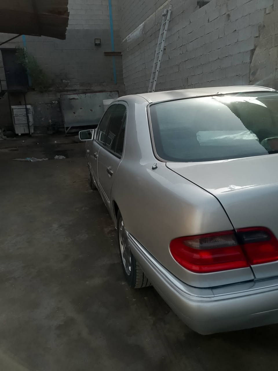 يالله مرسدس ام عيون موديل95 محرك خرطيم 320 مصبوغه صبغ عام بدون ضربه غرفه جلد البيع او مراوس حسب القناعه***********
