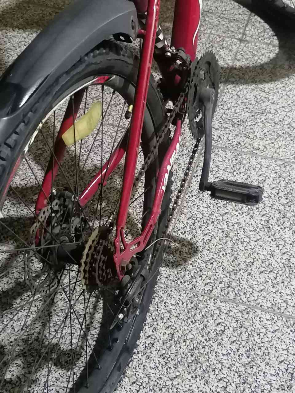 🚲 للبيع بايسكل جبلي YANSAN – 21 سرعة 🔥
بايسكل قوي ومناسب للاستخدام اليومي والرياضة، مواصفاته:
✅ 21 سرعة — جير أمامي 3 وجير خلفي 7
✅ فرامل ديسك أمامي وخلفي
✅ مساعد أمامي
✅ إطارات جبلية عريضة
✅ رفارف أمامية وخلفية
✅ عداد سرعة على المقود
✅ هيكل قوي وشكل رياضي
✅ مناسب للشارع والطرق غير المستوية
📌 الحالة: البايسكل شغال، فقط الكشن مفطر ويحتاج تبديل أو تصليح.
💰 السعر: 70 ألف دينار عراقي قابل للتفاوض 🤝 للجادين فقط

التواصل..  
واتساب 
***********
تلجرام 
@A_ND55
