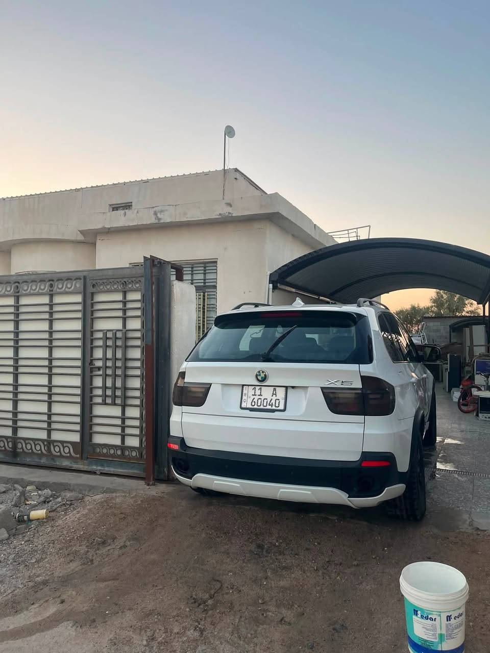 السلام عليكم  5 راكب BMW X5 n52  رقم مميز  بغداد باسمي السياره جاهزه من الطول لطول منضومة تبريد جديدة دبلات وفنرات خلفية جديده وارد امريكي السياره شاشه اندرويد تبريد تدفئة مقاعد واسترين  تايرات جديدة السيارة حداده خلفية جديدة بس الصدر الامامي 70‎%‎ مابيها اي نقص فقط FRM مال انارة الخارجيه مخربط يرادلة برمجه باقي السياره كاملة مكملة السعر 125$ وبيها مجال رقم الهاتف *********** وسونار السيارة كدامك
