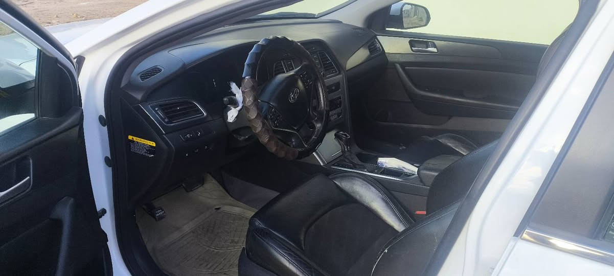 للبيع سوناتا موديل 2015واردامريكي رقم بابل فول مواصفات ماعده الفتحة السياره سبور دبل صالنصه بصمه كشنات جلد كشن كهرباء اشاير بلمري مري شفط مكينه 2400جي دي السياره جديده للاخير السعر122اتصل***********
