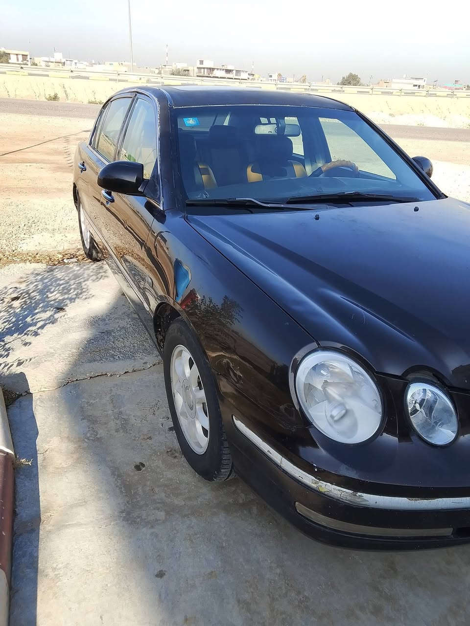 كيا اوبرس للبيع موديل 2005 خليجي بدون صبغ ولاضربه بس بيه جراد رقم انكليزي بسمي بابل الاتصال على الرقم ***********
