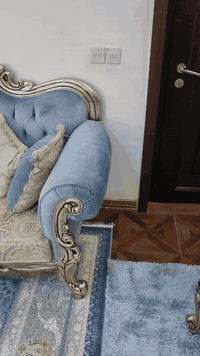 شقة موثثة للبيع في عمارات الكويتي تقاطع الدرويش طابق ثالث المساحة ١٦٠متر استقبال ثلاث غرف نوم مع مطبخ والملحقات مخزن داخلي لاستفسار يرجى الاتصال على هذا الرقم واتساب اواتصال مباشر ***********
