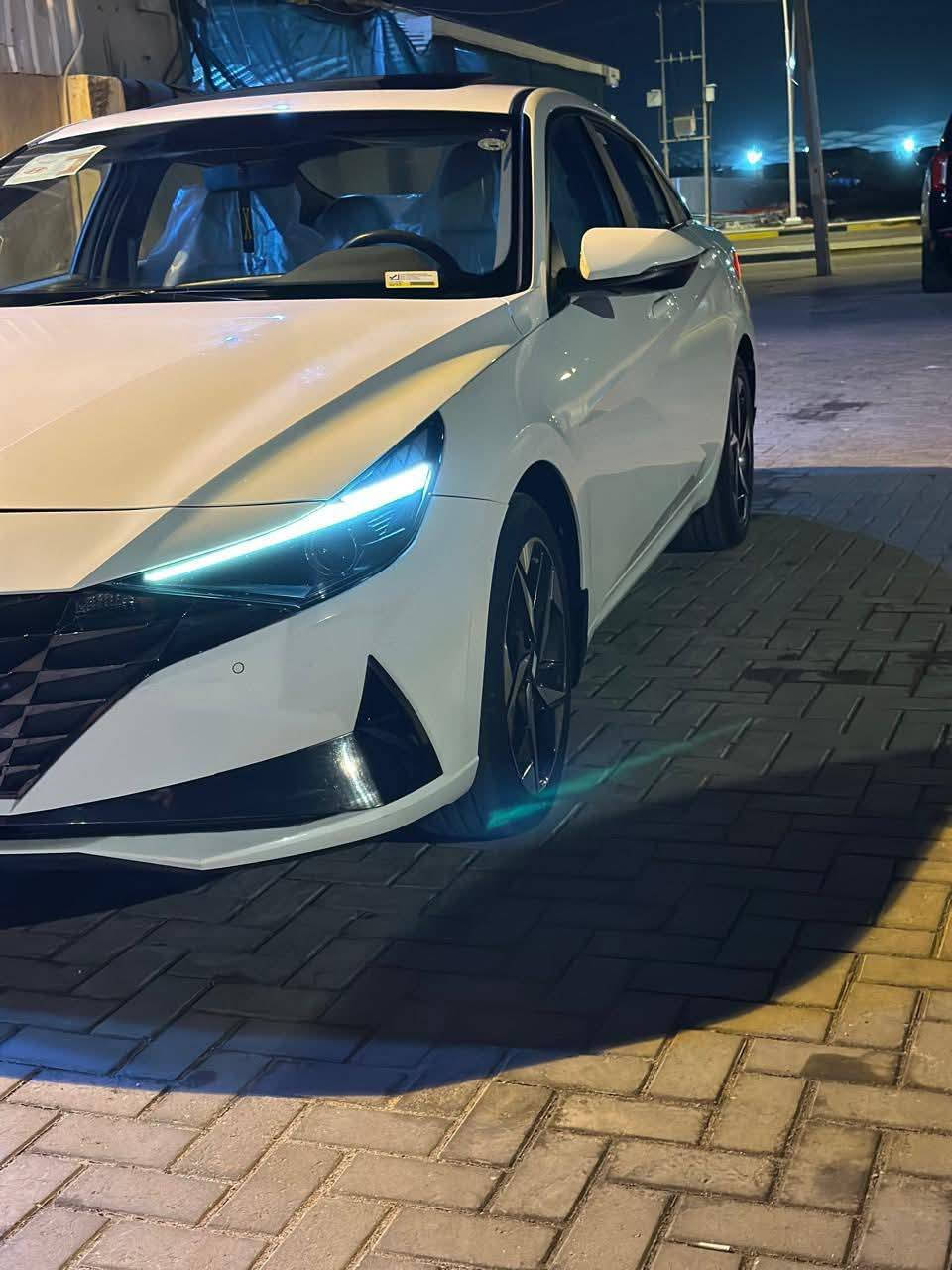 السلام عليكم 
النترا للبيع موديل 21 
السياره فول مواصفات
فتحه 
بصمه تشغيل 
بصمه ابواب 
محرك 2000
مكفوله كفاله عامه 
مكان السياره النجف الأشرف 
السعر 165 وبيه مجال 
للاستفسار الاتصال ***********
