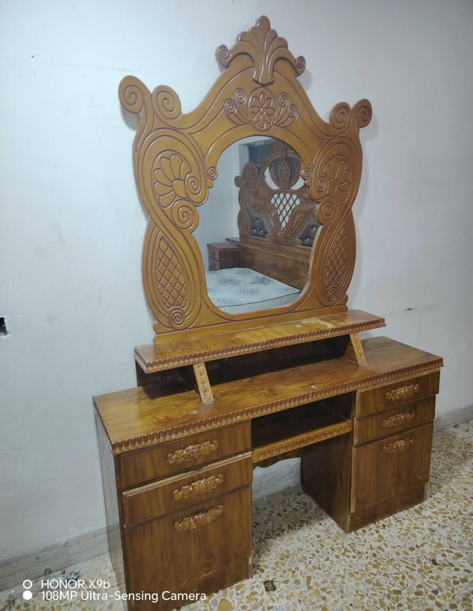 غرفه للبيع السعر 650 بيها مجال قليل التوصل وتساب ***********
