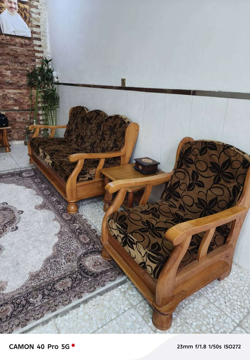 سلام عليكم
تخم زان ٧مقاعد مرتب الاسفنج منازل نوع ممتاز بي ضرر ومصلحة و الوضع طبيعي خالين اله معاكس مكان بغداد الشعب 
رقم ***********
