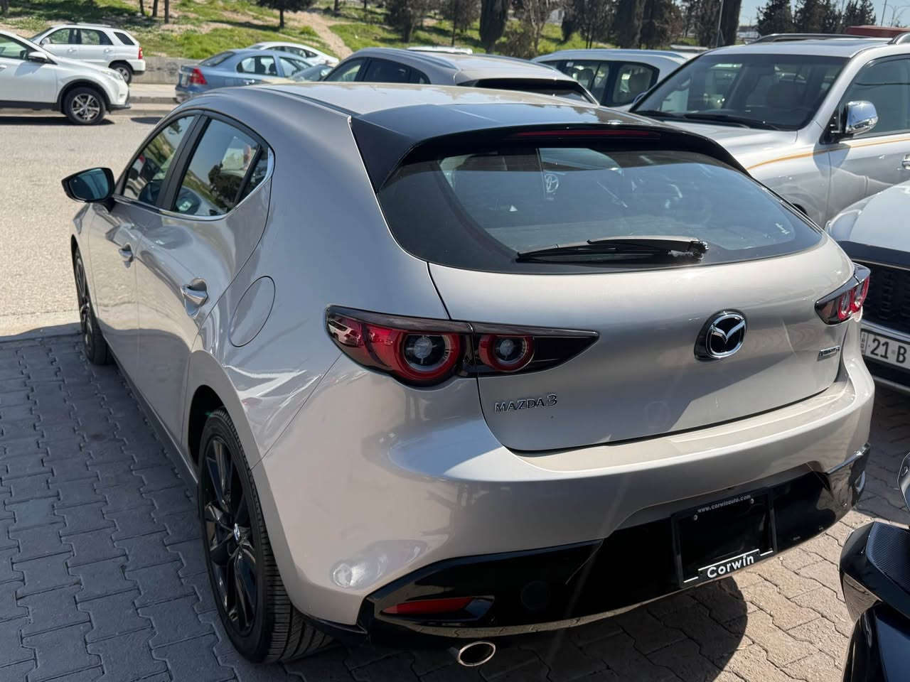 mazda 3

مۆدێل ٢٠٢٥

پێشی کەپسە دەعاميش بە شەرت بۆياخ نيە تەنها سندوقی بۆياخە بێ ناو گرتن

هەردوو بەصمەکەی لەگەڵە 

تەنها ١١٠٠٠ رۆشتووە

هەموو گيانی بە شەرت 

سەيارەکە مواسەفاتە بەس سلايد نيە

هيچ ئێرباگی نەتەقيووە

نرخ  ١٤٤ مەجالێکی برايانە

***********/سلێمانی

٣ مانگ کاتی لەگەڵە السليمانية, العراق
