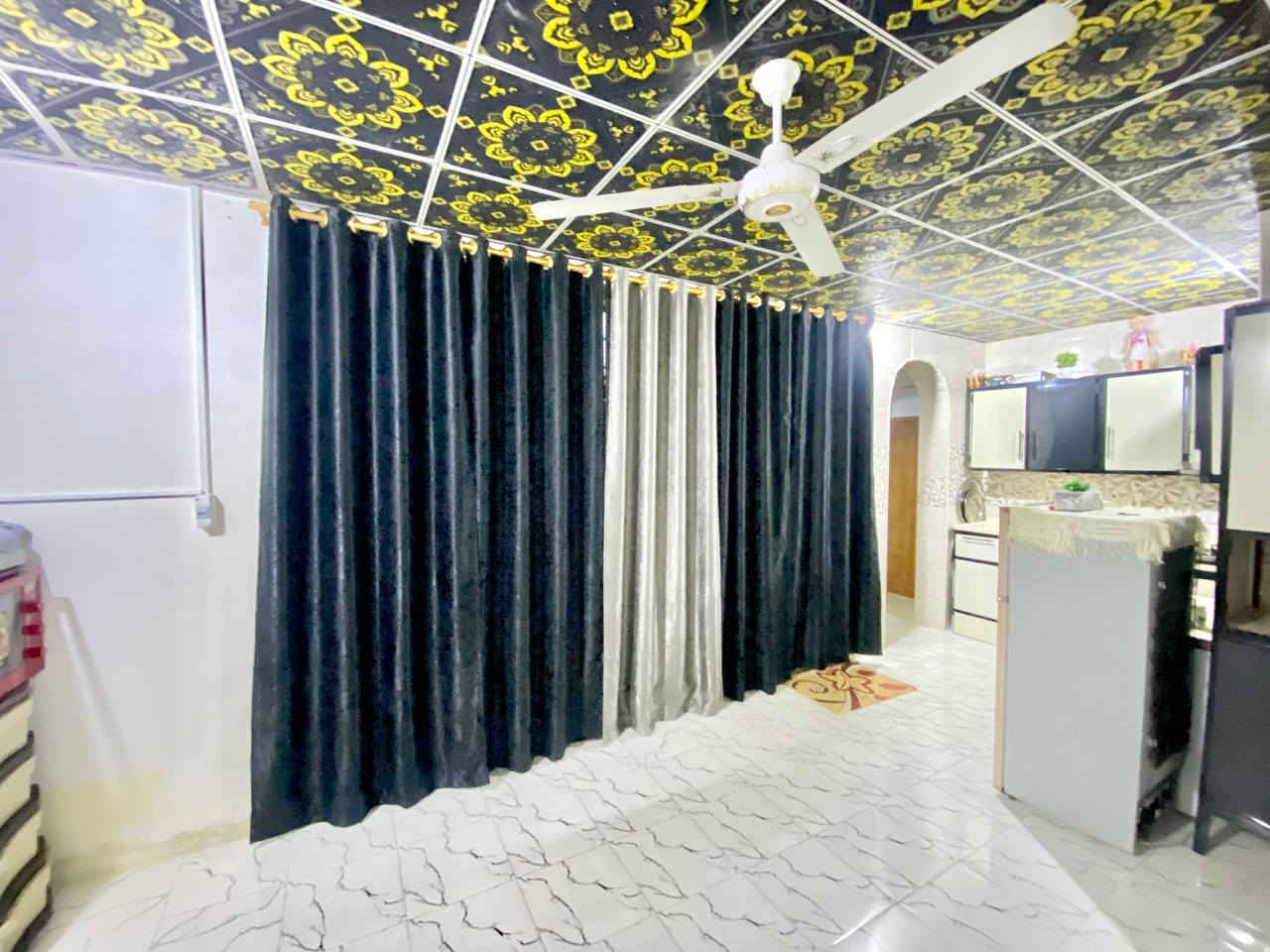 السلام عليكم
دار 130 متر طابقين للبيع يحتوبي بل طابق الاول على غرفتين وصاله او مطبخ او وستقبال او صحيات داخليه او خارجيه 
ويحتوي بل طابق الثاني على غرفه سويت او صاله او صحيات البناء طابوك جمهوري درجه اولى الاساس صب كونكريت والسكف صب كونكريت للطابقين  
العنوان النجف الاشرف كوفه شارع المعمل شارع الجملونات كدام جامع الخزاعل يبعد عن الشارع العام 50 متر 
☎️ *********** ☎️
☎️ *********** ☎️
🌐 مكتب المهندس للعقارات 🌐
