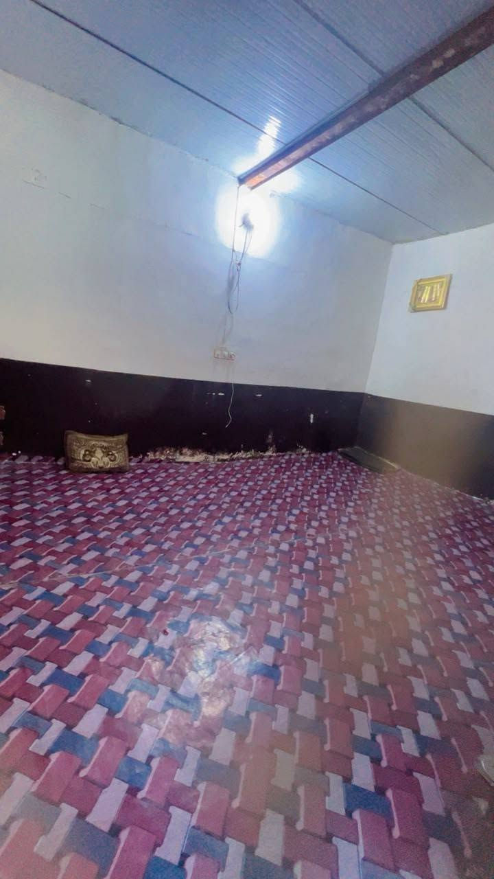بيت في جبله حي السلام قريب ع قاعه لافندر يحتوي ع مضيف واستقبال وغرفتين كبار  ومطبخ وحمام خارجي وصحيات وحديقه  ومجاري مع مولد حي  كامل  للبيع 
التواصل ع الرقم ***********
