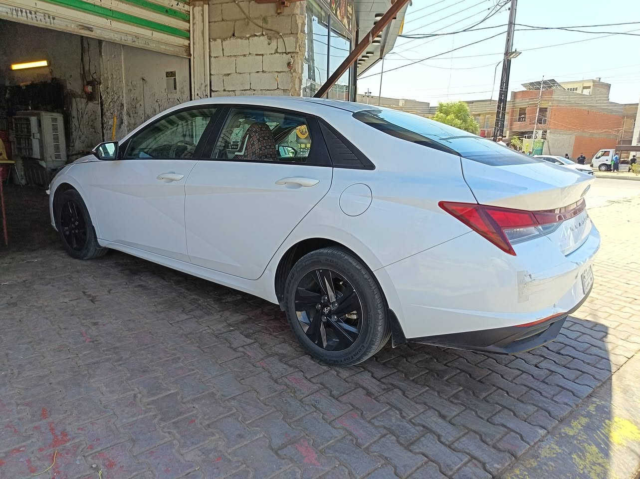 النترا موديل2021 خليجي الشركة العامه بشهر 11 تصير حره رقم بغداد ماشيه 95 ألف تخم تاير جديد صدر امامي خلفي جديدة تبريد محرك و كير كفاله عامه بدون أي فتح السعر ١٤٥ عنوان السياره بعقوبه ***********
