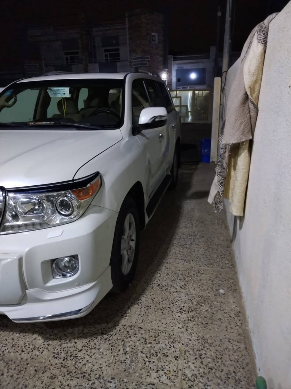 تيوتا لاندكروز 2012 فطيم ابيض كفاله من كل شي والنظافه فول
ماشيه 160 
السعر 355 بيها مجال
المكان كربلاء 
رقم الهاتف ***********
