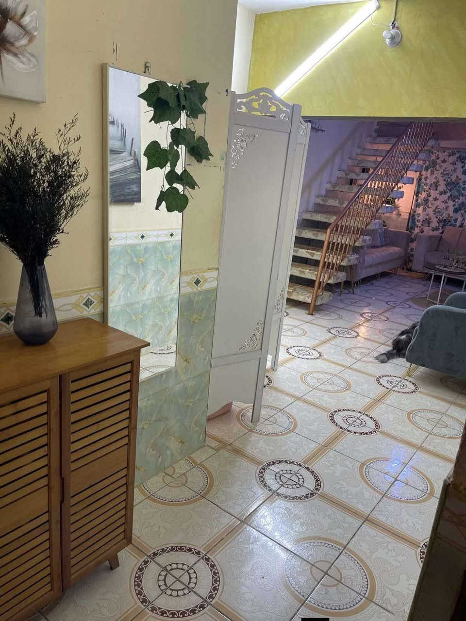 #دار_للبيع_بموقع_مميز
الموقع ﴿أم العصافير مقابيل خدمات(ساحه) قرب حسينه الزهراء ﴾
#طابو صرف 
#حر ما مطلوب 
#مقابيله ساحه 
#مساحه200م
الطابق الاول١﴿صاله و مطبخ جبير و هول و غررفتين و حمامات خارج و داخلي﴾
الطابق الثاني٢﴿ صاله و غرفتين و حمامات ﴾
#السعر﴿١٦٥مع المجال﴾
""""""""""""""""""""""""""""""""""""""""""""""""""""""
{{#مكتب_الشاهد_للعقارات_في_السماوة }}
________________________
#للاستفسار الاتصال📞 او مراسلتنا عبر الواتساب 📲

《 ***********🛜》

 #عنوان المكتب سايدين حي الحكم قرب صيدلية الحكم
#ملاحظة: لعرض عقارك ماعليك سوى مراسلتنا 
عبر بريد 📩الصفحة او عبر الواتساب📲
{{👍#تابع_الصفحة لتصلك عروض مكتبنا 🫰🏛}}•

#الشاهد_بصمة_قيادة_ومنهج_واضح
