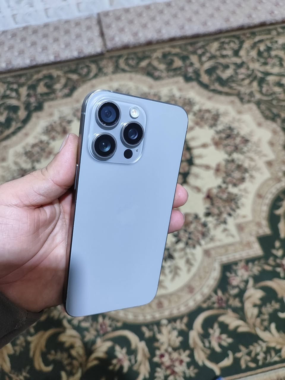 15برو ماكس ذاكرة256 السعر 350 
للاتصال او واتس اب *********** شاشة بلادية شغالة فقط بيهة سواد فوگ بالزاوية تقريبا بگد الفلاش الخلفي مو هواي 
 وعطل بالخريطة بالمعالج مكاني شهربان ومتواجد ابغداد يفيد اصحاب التفصيخ
