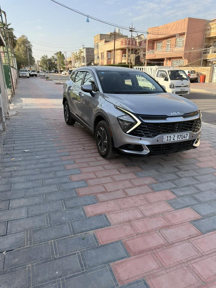 السلام عليكم. كيا سبورتج ٢٠٢٣ هايبرد وارد امريكي. الحادث دعامية امامية فقط بدون ايرباك. ماشية ٥٥ الف كم. 
المواصفات: محرك ١٦٠٠ تيربو،  دفع رباعي، گير ماوس،  انظمة قيادة، انظمة سلامة، اوتو هولد، مساعد منحدرات، تحديد مسار، تبريد قطعتين منفصل،  رادار امامي، حساس خلفي تخم تاير جديد. السعر ١٨٥ ورقة. للتواصل على الرقم ***********
