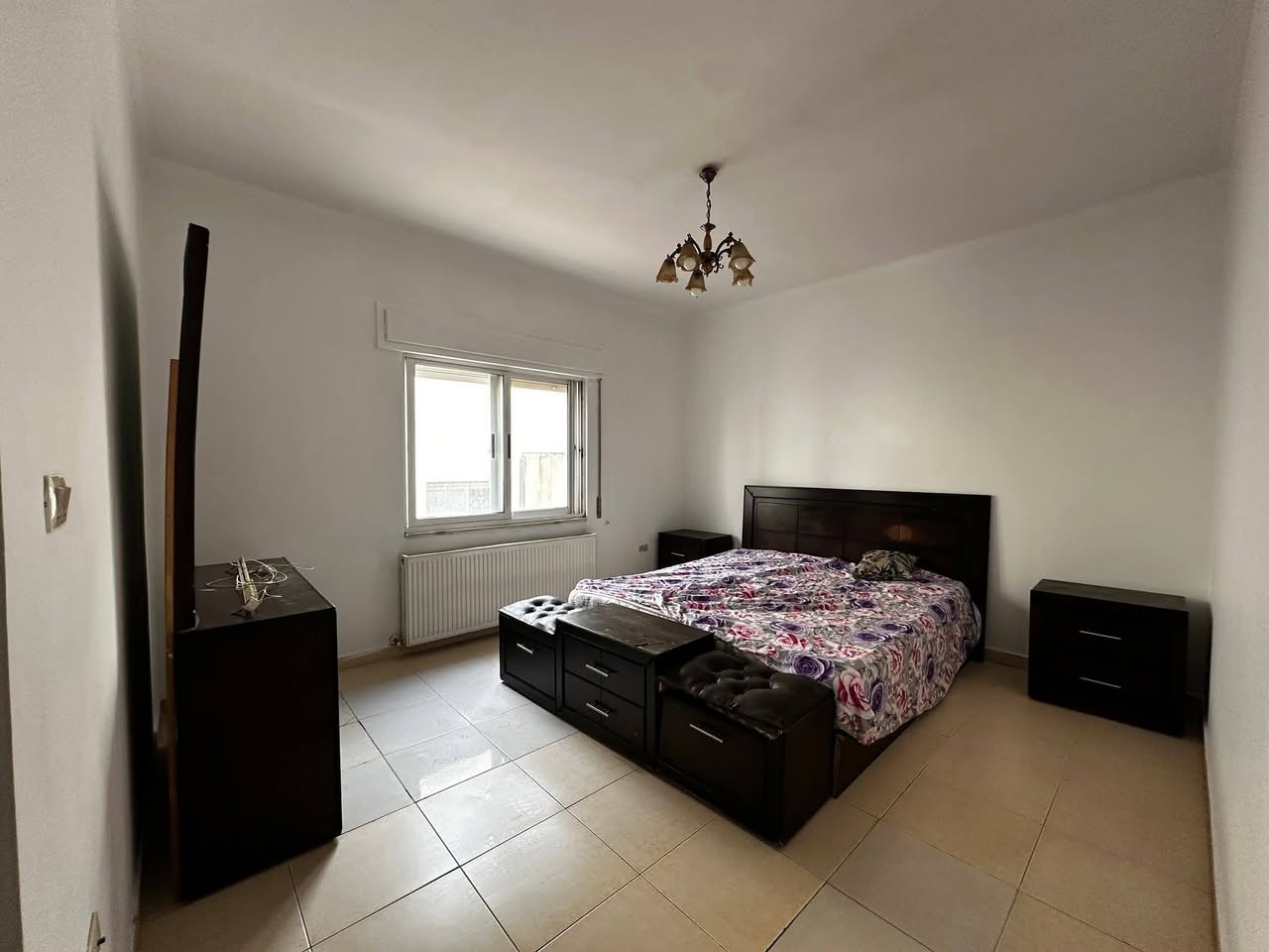 ✨ شقة للبيع في جانب الكرخ والرصافة هذي الصور نموذج ومؤثثه كامل وبالسعر المريح والقسط المريح  فقط اتصل ولي تريده يجرالك 

📍 طابق أول | 105 م²
🛏️ 2 نوم | 🚿 2 حمام
🍽️ مطبخ راكب
🛋️ صالون واسع
🌿 بلكونة + كراج
📌تدفية 
🏘️ بناية هادئة (8 شقق فقط)

📞 للاستفسار:
‏‪***********‬‏
