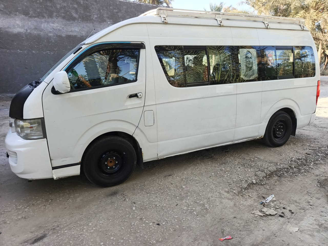 السلام عليكم h2 للبيع مديل ١٤ سنويه ماساقطه مصفره وجاهزه من كلشي مكينة كوستر كير تخم تاير حداديه كله
جديد باب كهربائي سياره بيه مكانات صبغ وبيه بارد 
السعر ب105 وبيه مجال قليل
مكاني طويريج ***********واتساب
