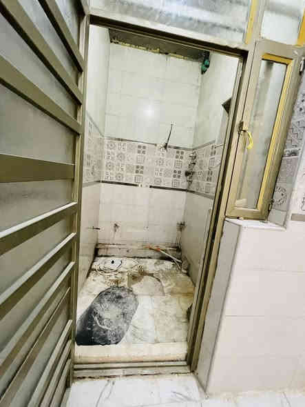 #للبيع_بغداد_الشعب_حي_البساتين

دار جديد مساحة ٥٠متر
يحتوي على 2 غرف نوم

الطابق  +استقبال + المطبخ+ الخدمات
الطابق الثاني غرف نوم عدد ٢ + الخدمات 

***********
بغداد-الشعب -حي البساتين 

#عقارات_بغداد #عقارات_الشعب #عقارات_العراق_اكسبلور #بيع_وشراء_عقار_زراعي_طابو_اراضي_قطعة_ارض_بيوت_مشتمل
