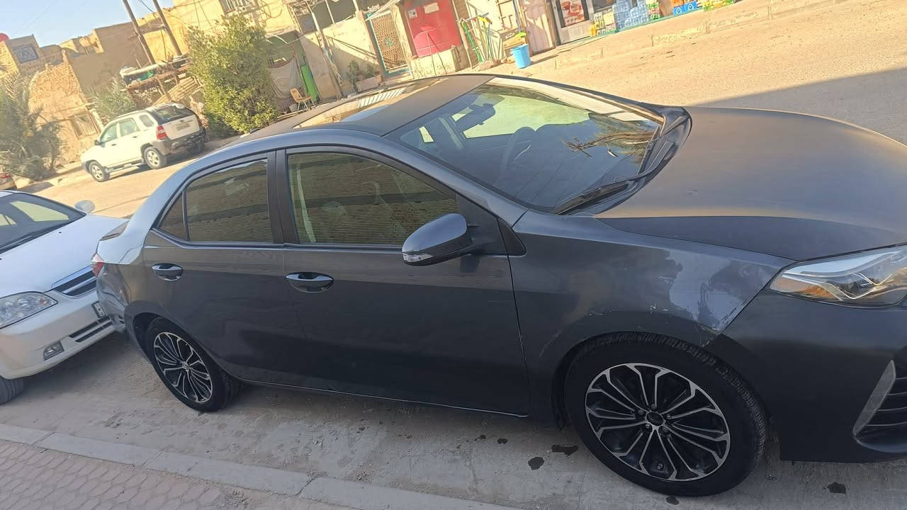 مكلف بلنشر كورلا 2014 فول مواصفات ال s محدثة 2019 se  لون فيلي ضربتها من امريكا جاملغ خلفي عكس السايق  وهنا بالعراق خشم مال جاملغ بي صبغ وبيه قطعتين بارد السعر 122 وبيه مجال السيارة باسمي برغي نقص ما بيه رقم راعيها ‏‪***********‬‏ مكانها كربلاء
