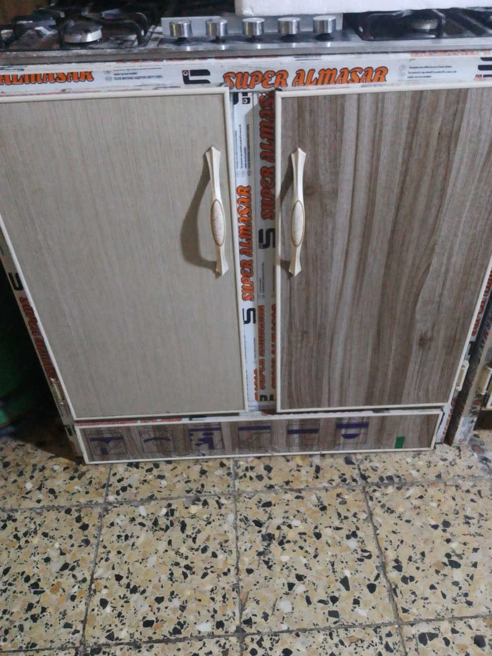 سلام عليكم كاونتر للبيع نظيف استعمال قليل
سعر لون الأحمر كامل ب ٣٠٠
وسعر لون الأبيض ب ١٠٠

مكاني البصرة الحيانيه

لشراي مراسلتي ***********
