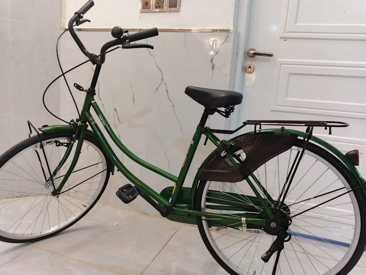 السلام عليكم شباب بيسكل بناتي حجم 26 لون زيتوني جاهز مابي نقص اي شي شركته سعره 160 
الرقم ***********
