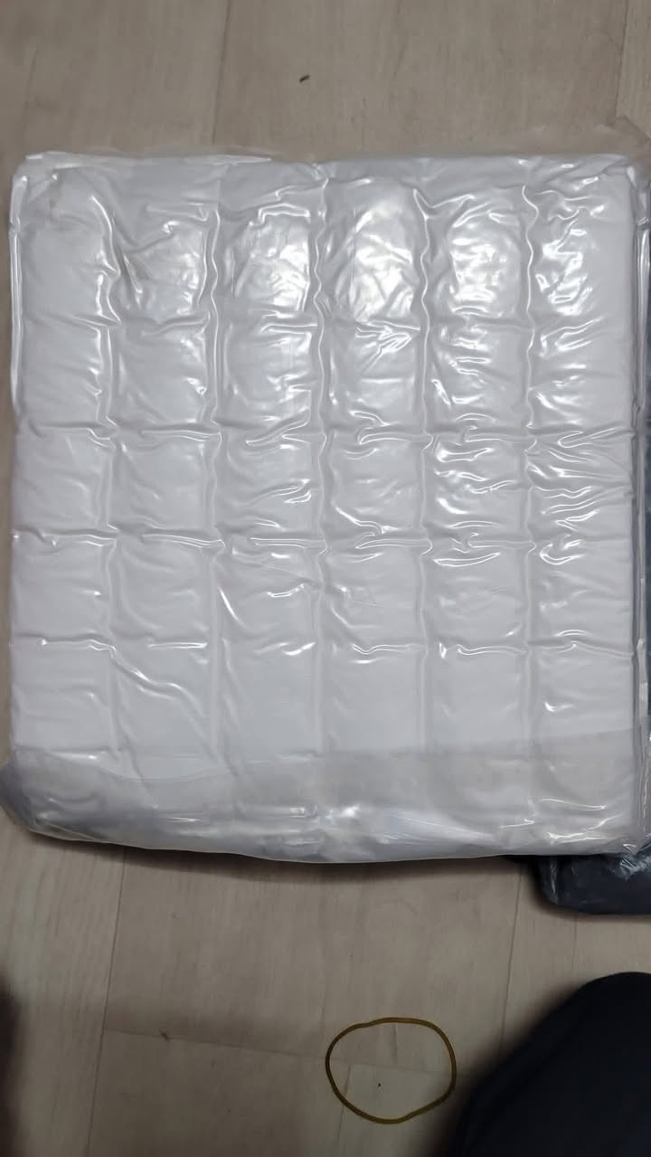 🔥 للبيع – عازل صوت احترافي 🔥

إذا عندك غرفة تسجيل، بث مباشر، ألعاب، أو تريد تقلل صدى الصوت داخل الغرفة… هذا الحل المثالي 👌

📦 التفاصيل:
• الكمية: 36 قطعة  
• حجم القطعة: 30 × 30 سم  
• اللون: أبيض  
• التصميم: هرمي لامتصاص الصوت وتقليل الصدى

✨ المميزات:
✔ يقلل الضوضاء وصدى الصوت بشكل واضح  
✔ مناسب للاستوديوهات وصناع المحتوى والـGaming  
✔ سهل التركيب على الجدار  
✔ يعطي شكل احترافي للغرفة

⚠️ الكمية محدودة (36 قطعة فقط)

💰 السعر مناسب جداً
📩 للحجز أو الاستفسار راسلني خاص او ***********
يتوفر توصيل لجميع محافظات العراق 

#عازل_صوت #استوديو #Gaming #Streaming #YouTub
