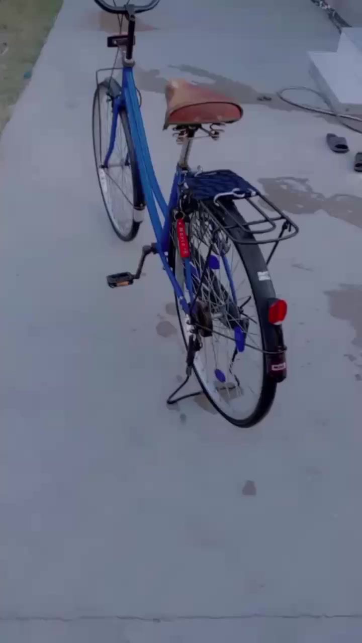 السلام عليكم عندي بايسكل للبيع  سعر 85 وبي مجال قليل هاذه رقم*********** المكان حله  ابو عجاج الثانيه على السريع بغداد يم مكتب الفيض الدواء العلمي
