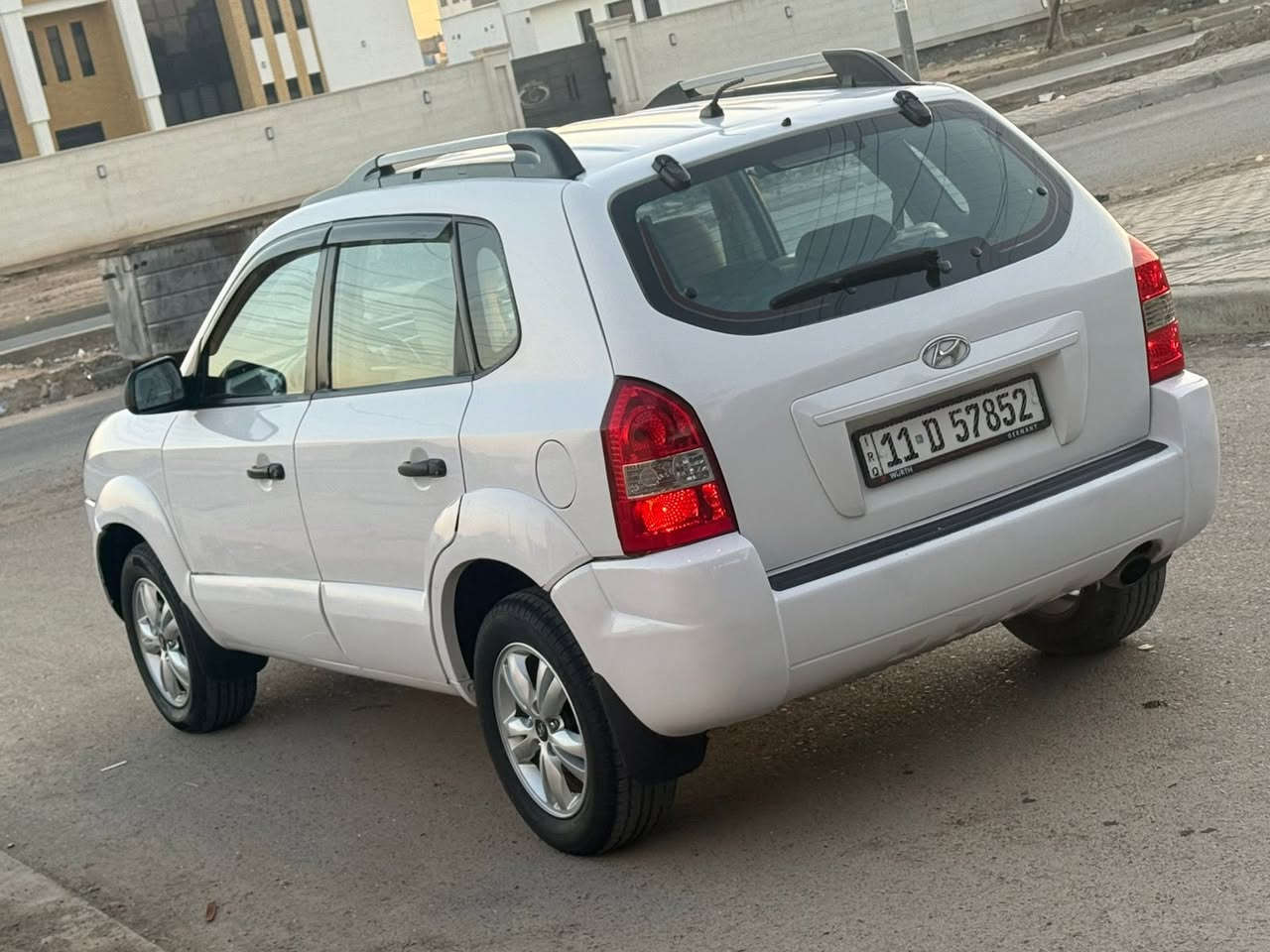 توسان 2009 خليجيه 
محرك2000 دوش 
كير ومحرك كفاله 
تبريد ثلج ❄️ 
صدر نضيف تخم تاير 
بيه صبغ قطع اثر تكشير 
للبيع السعر 89 ورقه وبيه مجال بسيط 
*********** احمد 
*********** مكاني بغداد
