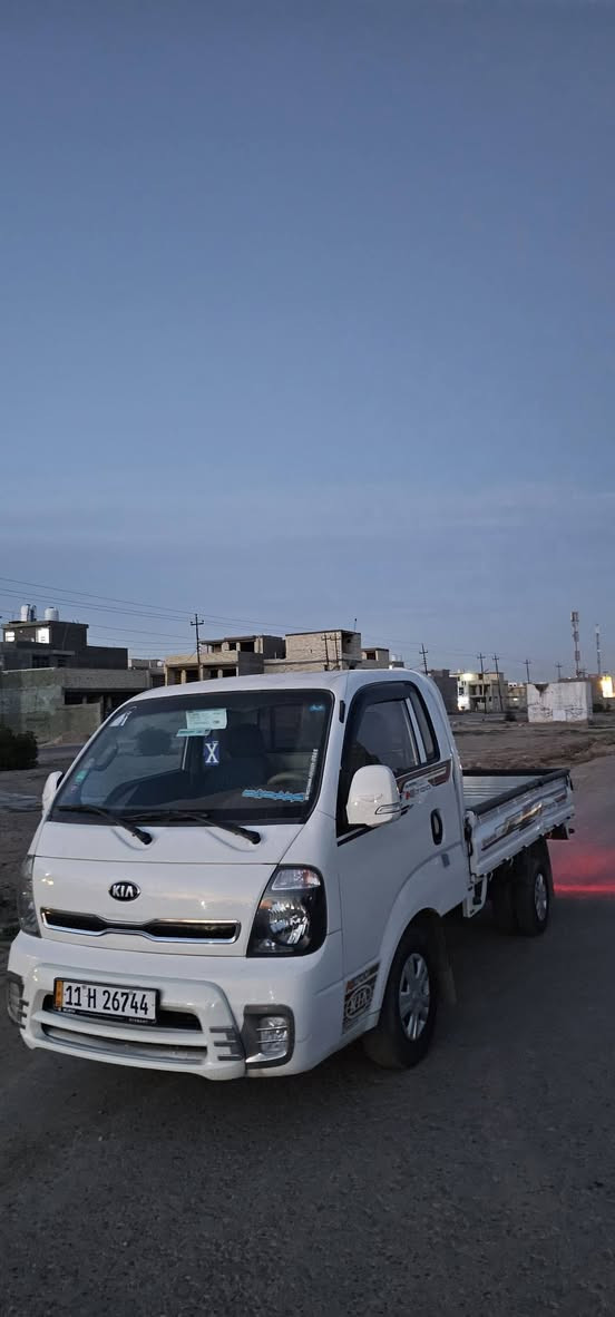 السلام عليكم كيا نثيه البيع نضيفه كير محرك مكفول سنويه جديده  رقم انكليزي شاصي مكفول  تدفئه  و تبريد شغاله بيه طخه بسيطه من الصفح مثل ما موضح بل صوره سعر بل خاص
 ***********
***********
